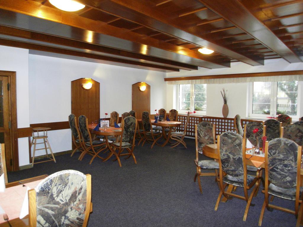 Penzion A Restaurace U Veterana Frenštát pod Radhoštěm Buitenkant foto