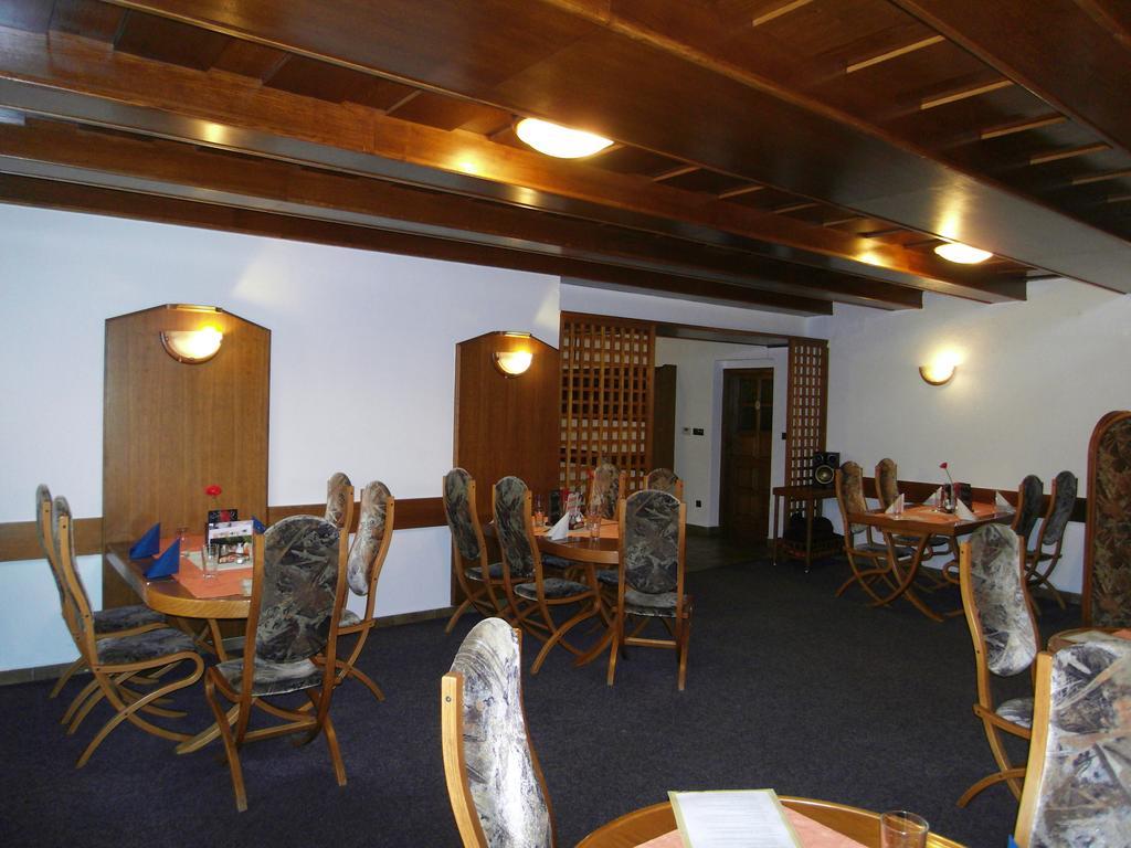 Penzion A Restaurace U Veterana Frenštát pod Radhoštěm Buitenkant foto
