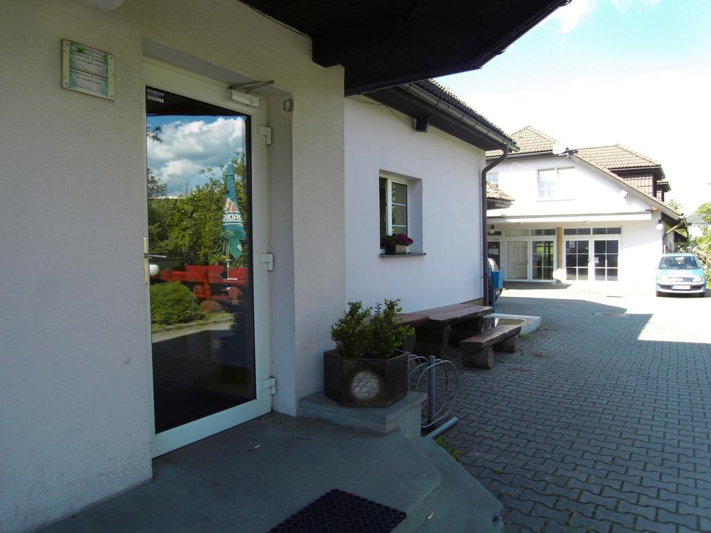 Penzion A Restaurace U Veterana Frenštát pod Radhoštěm Buitenkant foto