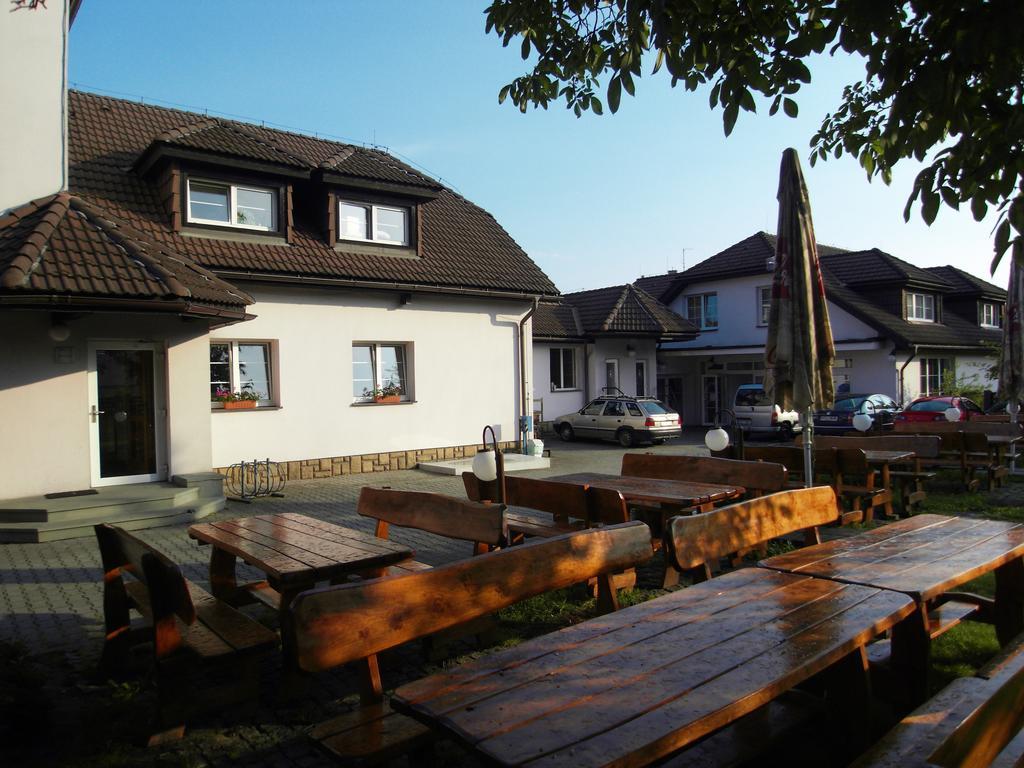 Penzion A Restaurace U Veterana Frenštát pod Radhoštěm Buitenkant foto